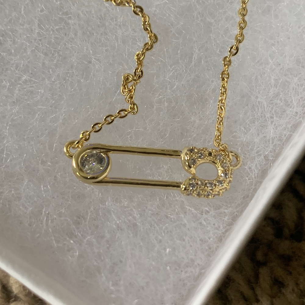 BRAND NEW Melinda Maria Gold Necklace and Earrings